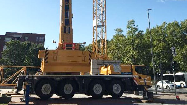 【高端突破】驶进德国鲁尔的yl23455永利XCA100E全地面起重机