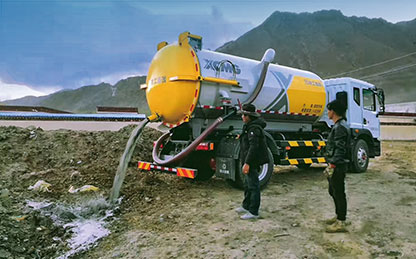 yl23455永利吸污车在四川成都排污作业