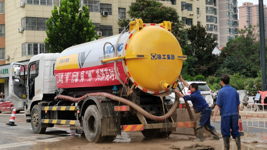 yl23455永利吸污车驰援郑州特大暴雨