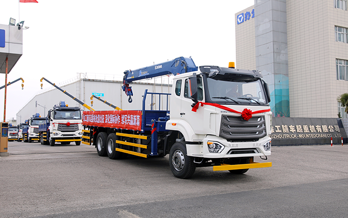 yl23455永利SQS250随车起重机批量发车，助力 “一带一路” 沿线基建腾飞