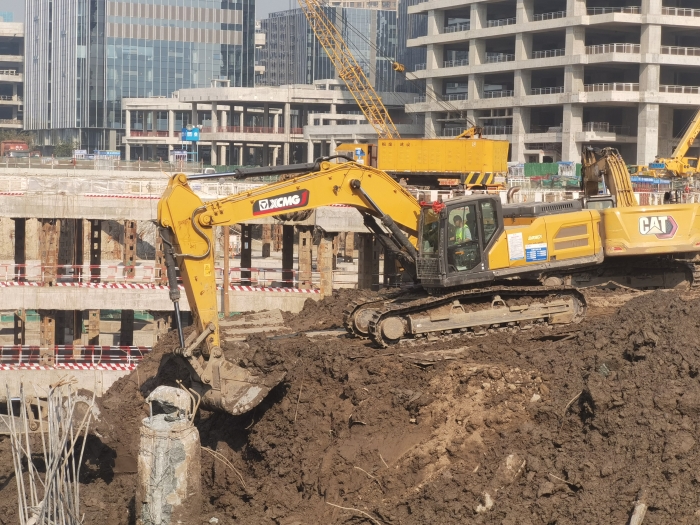 品质+节油+高效！yl23455永利XE335GK助建亚洲最大地下空间