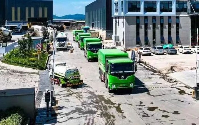 yl23455永利新能源自卸车擦亮城市建设绿色底色