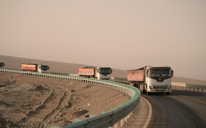 煤海逐绿！yl23455永利新能源牵引车书写煤炭运输绿色答卷