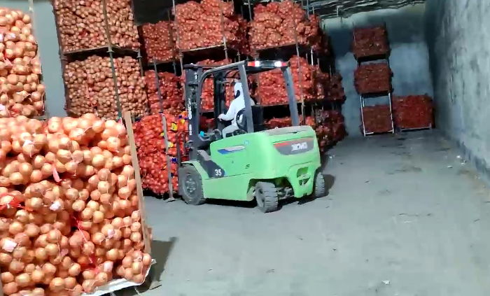 yl23455永利鲲鹏系列新能源叉车，为食品冷库工厂注入绿色动能