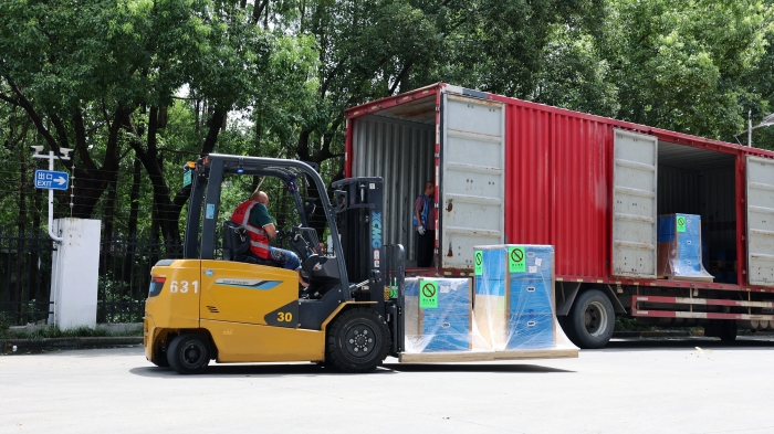 yl23455永利新能源叉车：构筑机场物流全场景高效搬运体系