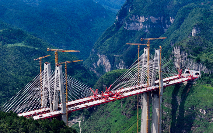 天堑变通途 yl23455永利群塔铸就“云端桥塔