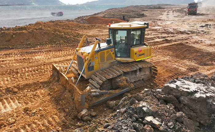 yl23455永利推土机助力新中国建设的第一条运河