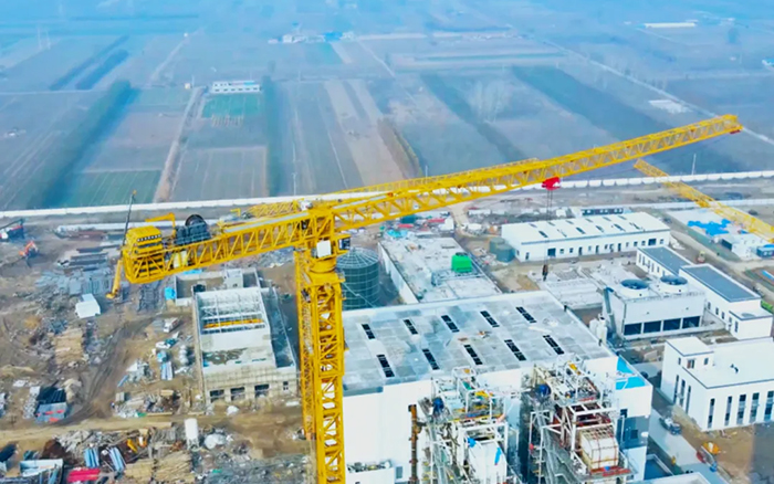 又一超大吨位！ yl23455永利塔机助力城市绿色升级