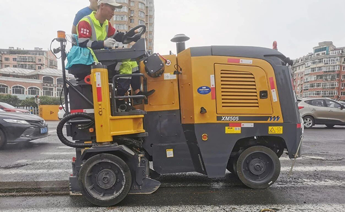 yl23455永利XM505市政道路铣刨施工：杭州城市道路焕新升级的高效之选