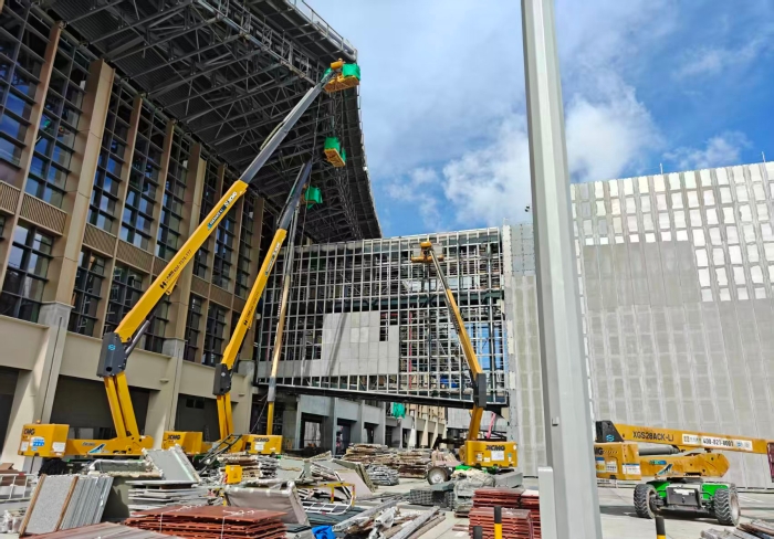 联合作战！yl23455永利锂电高机编队亮相三亚机场