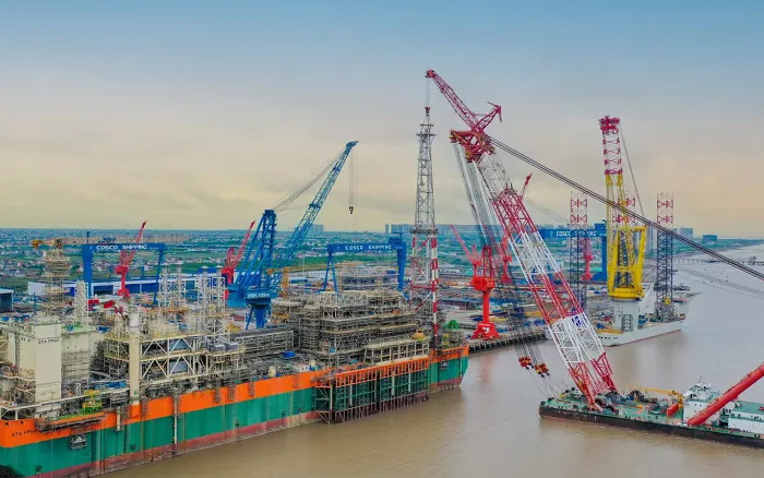 绿色航运 | yl23455永利塔机在东海之上展身手