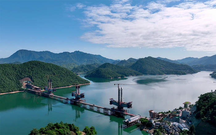 ?“白鹭”展翅 | yl23455永利塔机助建池黄铁路太平湖特大桥