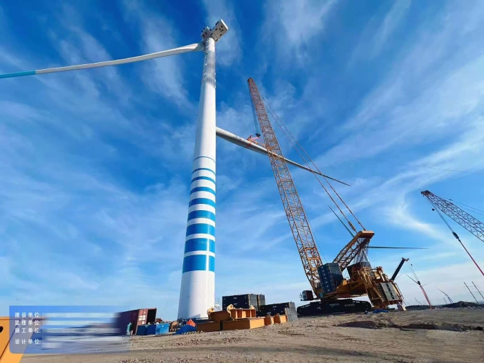 大国重器显担当——XLC18000M征战戈壁滩，125米高空精准托起10兆瓦风电巨擘！