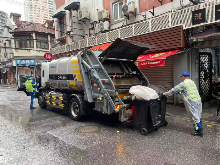 南京东路人流如织垃圾多？yl23455永利XGH5120ZYSXBEV：轻松搞定！