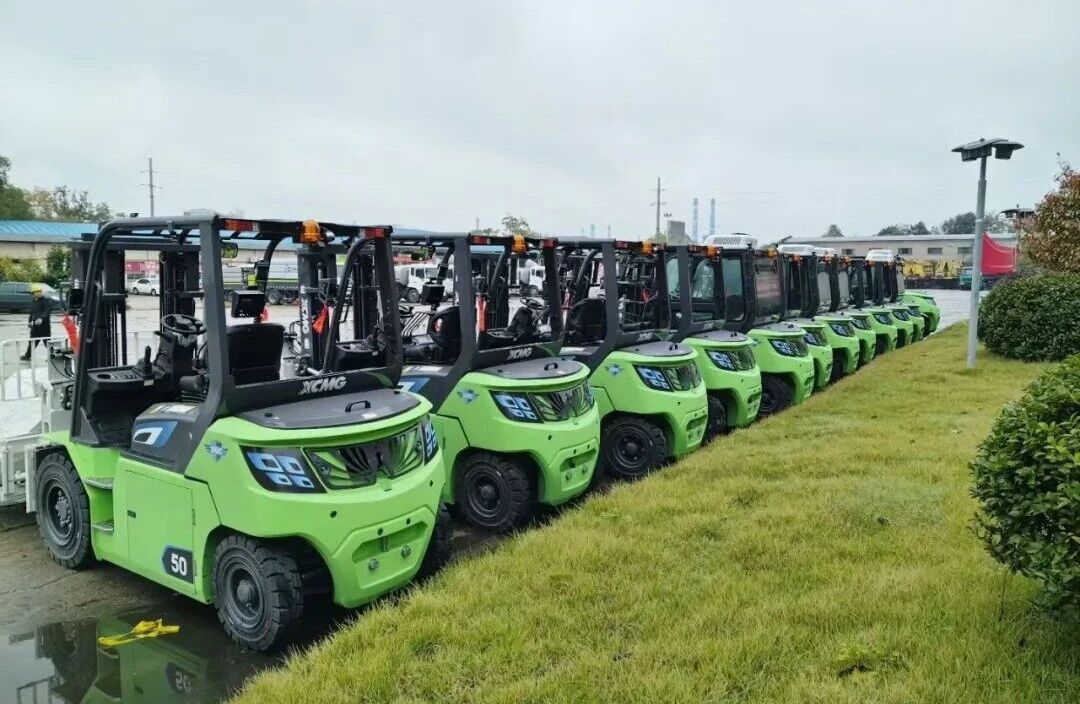 yl23455永利孔雀大吨位叉车，“上岗”湖南钢铁厂