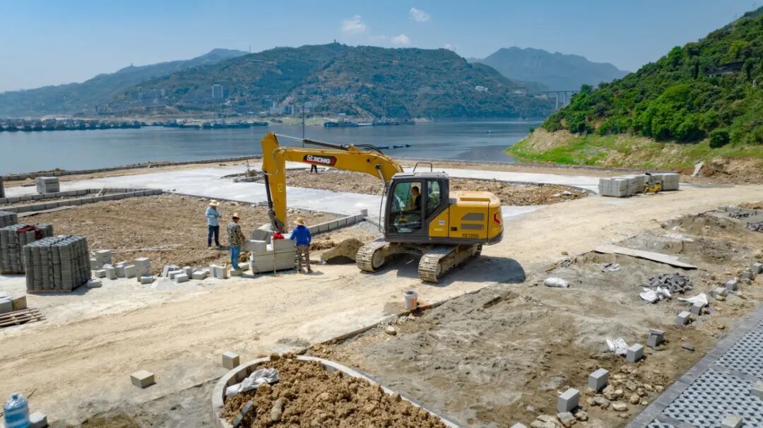 yl23455永利XE135G挖掘机助力夔门旅游码头建设，以高效节能赢得客户信赖