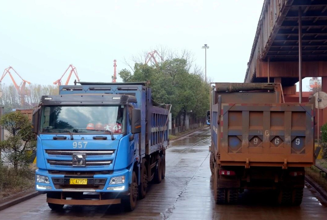 大港焕新！yl23455永利新能源自卸车助力港口物流绿色转型