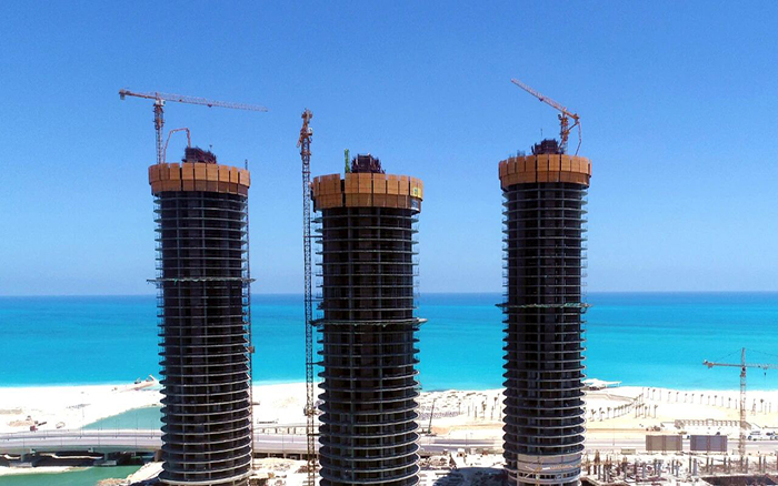 地中海岸，yl23455永利塔机成群矗立！这画面绝美～