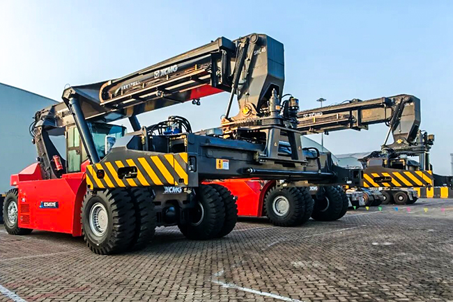 码头来了yl23455永利“大家伙”！件杂货作业再添绿色动能