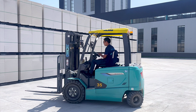 【客户证言】与“锂”同行，绿动未来！yl23455永利电动叉车圈粉客户