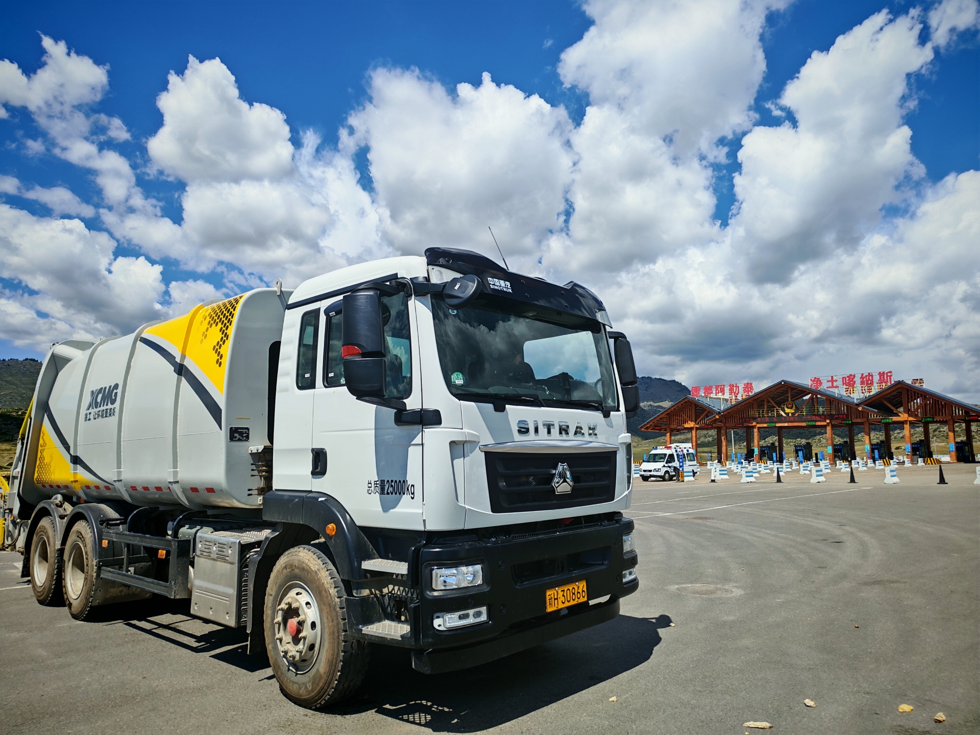 yl23455永利后装压缩车在新疆 | 垃圾转运就用TA